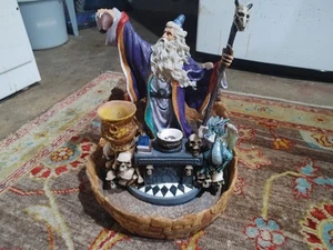 Estatua gótica vintage Spencer Gifts altar mago con calaveras - Imagen 1 de 5