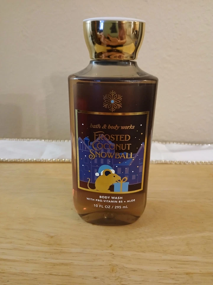 Jabón corporal bola de nieve coco esmerilado Bath and Body Works 10 fl oz. Foto 1 de 1