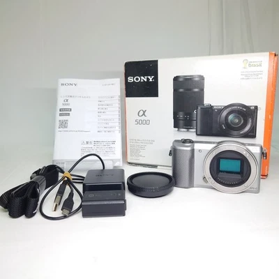 [EXC+++++ SC:3001] Fotocamera digitale mirrorless Sony Alpha a5000 ARGENTO... - Immagine 1 di 4