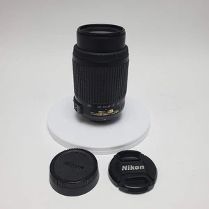 Lente teleobjetivo zoom Nikon DX AF-S NIKKOR 55-200 mm f/1,4-5,6 G ED - Imagen 1 de 5