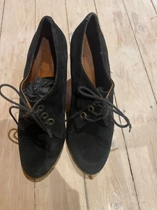 Black Suede laced shoe. 40's style. Urban Outfitters Size 7. Fair condition. - Picture 1 of 7