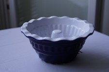 Emile Henry, forma per brioche fuori produzione, in bianco e blu