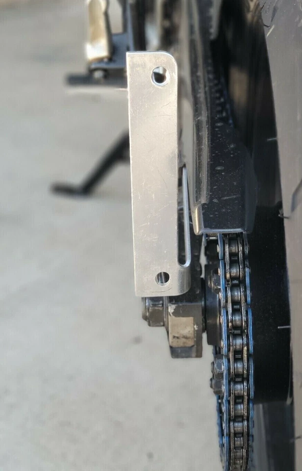 Soporte de reubicación de matrícula lateral para Harley-Davidson Setenty Two 2012-2017 Foto 1 de 4