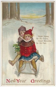 Postal de felicitación de Año Nuevo 1910 - Hermosas niñas trineo en la nieve - Imagen 1 de 2