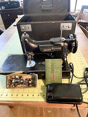Singer Featherweight 221 Sewing Machine W/a Case & Extras 1951 • 272€