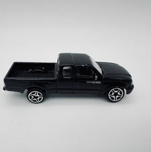 Camioneta Motormax Toyota Tacoma Xtracab escala 1/64 fundida a presión rara negra - Imagen 1 de 10