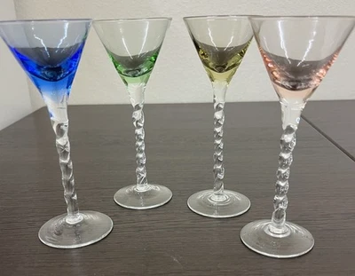 Juego de cuatro MCM multicolores soplado a mano con vástago trenzado de vidrio de licor cordial Foto 1 de 4