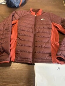 Brooks JacketWomen Medium Burgundy Quilt Outdoor Running Hike - Picture 1 of 5