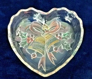 Glass Heart Shaped Dish Etching Of Bells And Ribbons - Picture 1 of 3