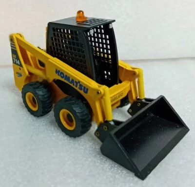 KOMATSU SK714 UTILITY ESCAVATORE MINI ESCAVATORE scala 1/32 OLD CARS OLCKOM2 - Immagine 1 di 3