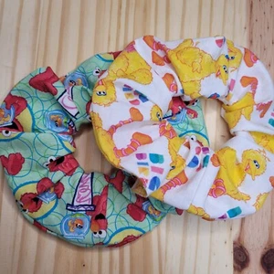 Sesamstraße Scrunchies | Handmade in USA | Langlebiges Silikon Elastisch - Bild 1 von 5