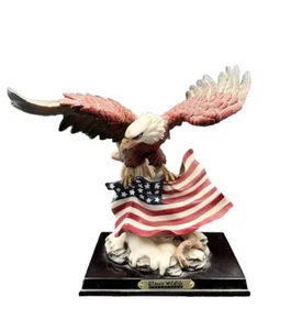 Classic Wildlife Collection Bald Eagle W/ American Flag - Wood Base Patriotic - Picture 1 of 11