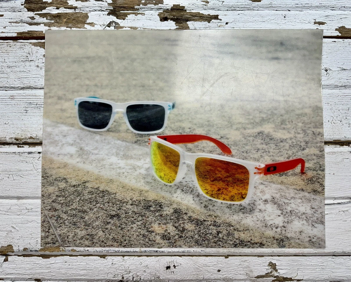 Preços baixos em Óculos de Sol Oakley São exibidos em Propaganda