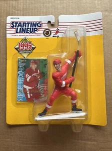 Figura y tarjeta SERGEI FEDOROV Detroit Red Wings Kenner línea inicial SLU 1995 - Imagen 1 de 2