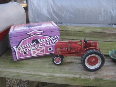 Farmer коричневый коллекционный керамический трактор, масштаб 1:16, копия H или M - Изображение 1 из 4