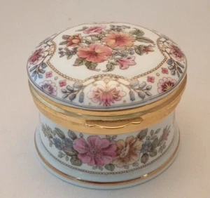 Vintage Elizabethan By Falcon China Floral China Trinket or Pill Box - Picture 1 of 5
