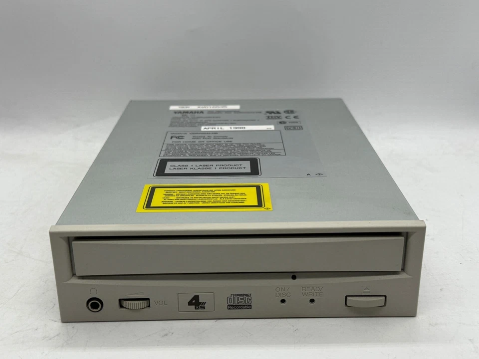 Yamaha CDR400AT-NB CD Recorder Drive SCSI, 4x Record, 6x Read - Image 1 of 4