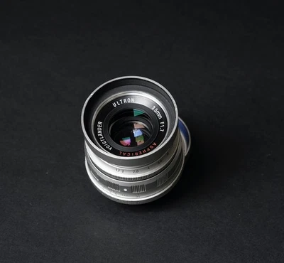 Voigtlander Ultron 35mm F1.7 Aspherical - Silver - Leica L39 / LTM - Hood & Caps - Image 1 of 4