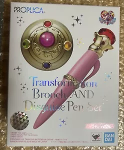 BANDAI PROPLICA SAILOR MOON Set Spilla Trasformazione e Penna Travestimento - Foto 1 di 1
