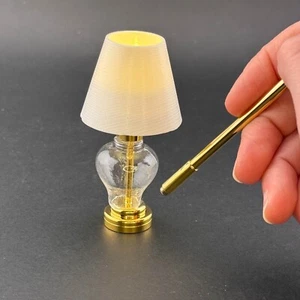 Lámpara de mesa de vidrio transparente de latón miniatura escala 1:12 para casa de muñecas luz sin contacto - Imagen 1 de 15