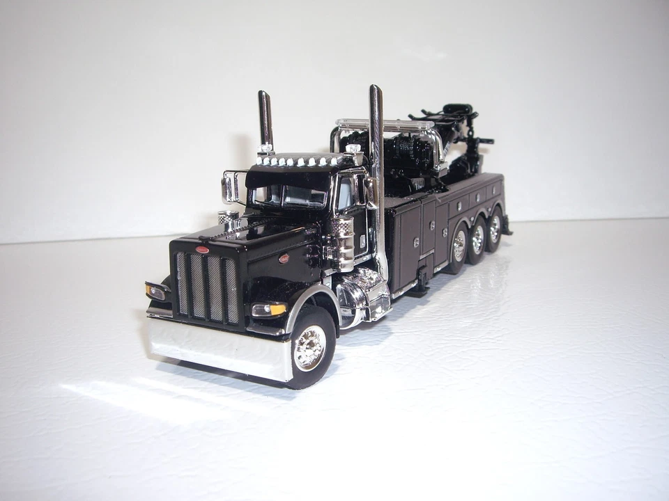 DCP FIRST GEAR 1/64 BLACK TRI-AXLE PETE 389 DAY CAB WITH CENTURY 1150 WRECKER - Image 1 of 4