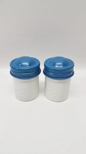 Menge 2 Vintage Kodak Blau & Weiß Geprägte Metall Film Roll Behälter - Bild 1 von 5