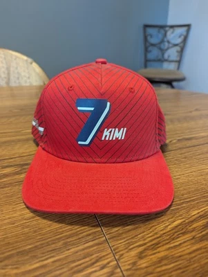 Gorra ajustable usada roja Kimi Raikkonen Scuderia Ferrari #7 Snapback Foto 1 de 4