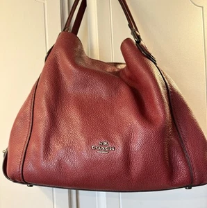 Borsa a tracolla Coach 57125 Edie rosso scuro pelle ciottolata ferramenta canna di fucile - Foto 1 di 24