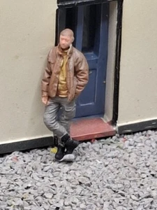 Scale3d00/1.76figures handpainted 40's/60's Male Standing Leaning Against Wall - Picture 1 of 4