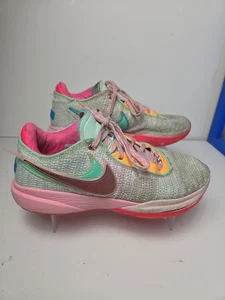 Taglia 11.5 - Nike LeBron 20 Time Machine 2022 leggi descrizione - Foto 1 di 8