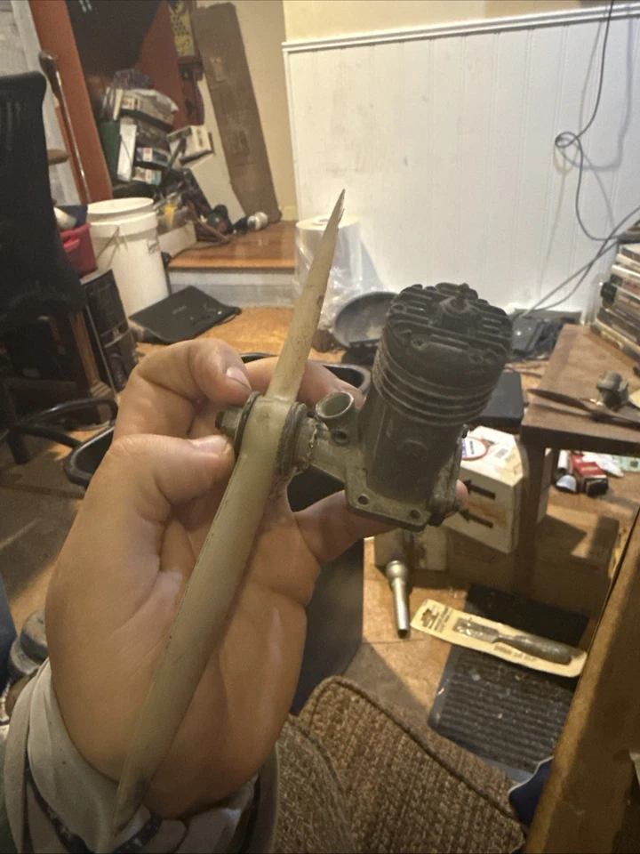 FOX 35 MODEL AIRPLANE ENGINE - Image 1 of 4