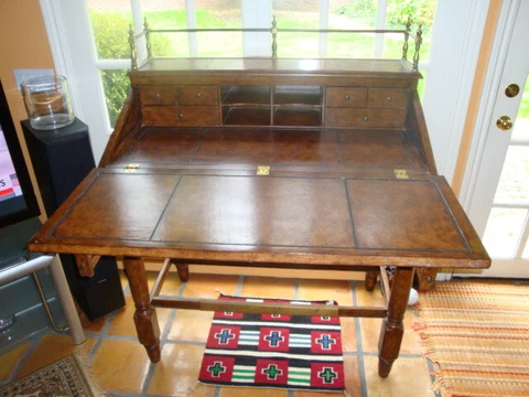 RARE Thomasville HEMINGWAY "Papa" Standing Style Writing Desk Excellent Cover