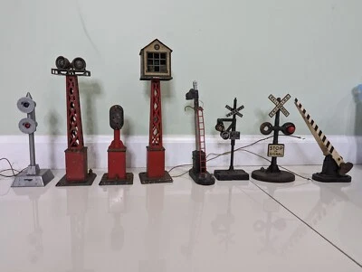 MARX & Lionel Rail Road Crossing and Light Post Train Accessories 8 PCS Bundle - Image 1 of 4