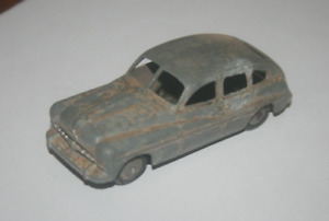 Dinky Toys - Ford Vedette - Miniature ancienne ( a restaurer )
