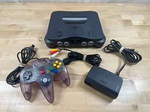 **LEGGI** CONSOLE NINTENDO 64 N64 CON JUMPER PACK, CONTROLLER CAVI ALIMENTAZIONE -NUS-001 - Foto 1 di 11