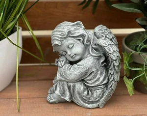 Steinfigur sitzender Engel Sophie frostfest wetterfest sitzend Grabschmuck - Bild 1 von 5