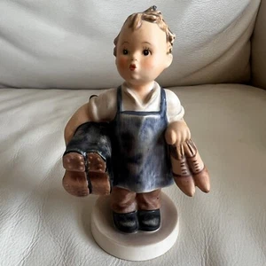 M.J. HUMMEL "BOOTS" FIGURINE 143 RARE! - Picture 1 of 6