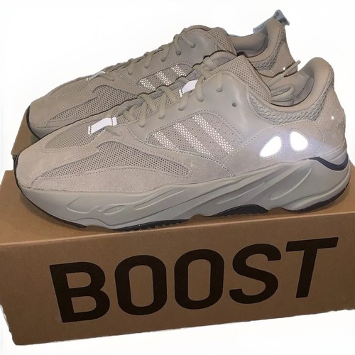 Sale Yeezy 700