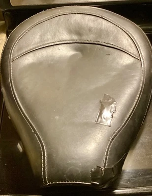 Black Studded Motorcycle Seat Foto 1 de 4