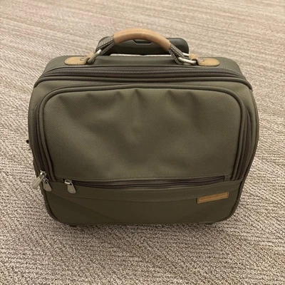 2-колесная сумка на колесиках Briggs and Riley 06-U114 оливково-зеленая - Изображение 1 из 4