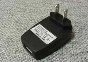 USB Adapter US Ladegerät AC110-240V DC 5V 500mAh Spielzeug Reise Heim Ausrüstung 2 Stück  - Bild 1 von 3