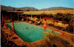 GLENDORA CALIFORNIA - SHAMROCK MOTEL & SWIMMING POOL - ROUTE 66 - POSTCARD - Picture 1 of 2