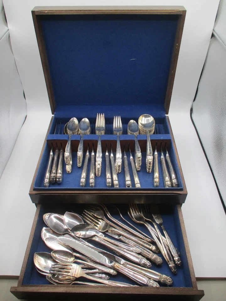 HOLMES & EDWARDS DANISH PRINCESS SILVERPLATE FLATWARE ~ HUGE SET 110 PCS! - Image 1 of 4