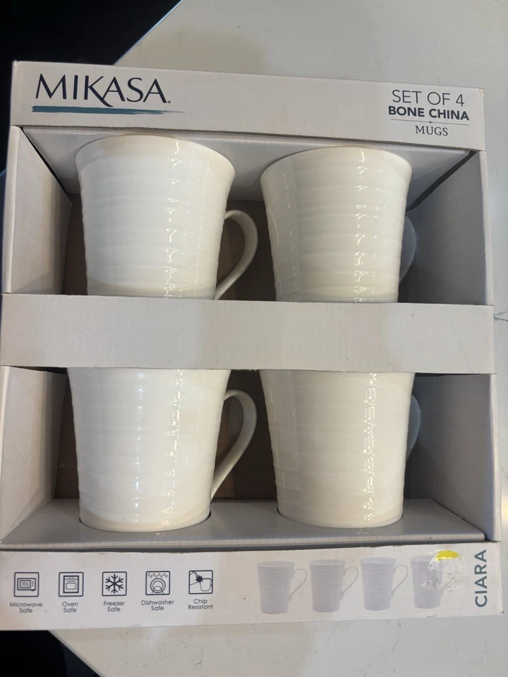 "Lote de 4 tazas Mikasa Bone China Ciara remolino blanco acanalado 4,5"" 12 oz nuevas en caja" Foto 1 de 4