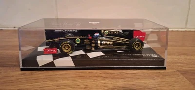 MINICHAMPS /F1 - 2011 LOTUS RENAULT R31 #10 - V PETROV - 1/43 SCALE MODEL CAR - Image 1 of 4