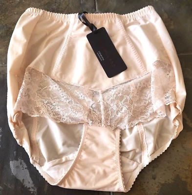Size 14 (UK) Charnos Hourglass High Waist Shaping Brief HG004 - Image 1 of 2