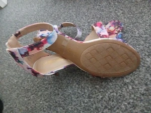 dream pairs kitten heel floral sandals - Picture 1 of 6