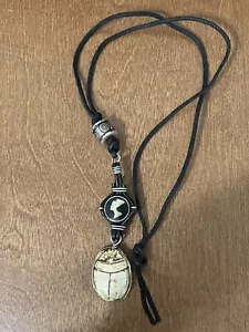 COLLAR de piedra escarabajo y cordón negro Nefertiti - Imagen 1 de 5