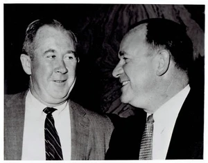 1958 Vintage Foto Milwuakee Braves VP Birdie Tebbetts Präsident Joseph Cairnes - Bild 1 von 2