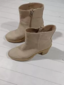 DV Dolce Vita Chunky Gum Sole Side Zip Suede Boots Size 9 Cream 90s - Picture 1 of 13